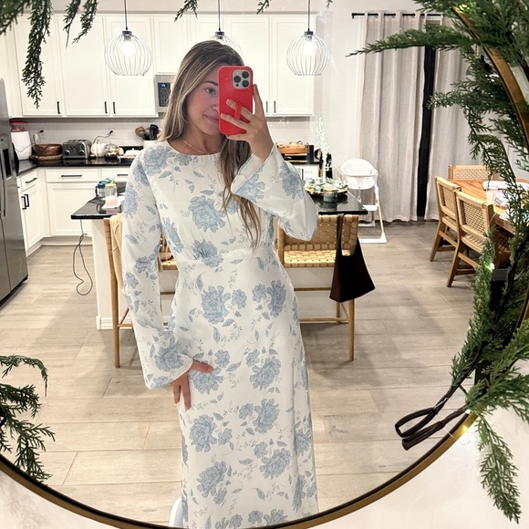 NWOT AW Bridal Elegant Formal Blue and White Floral Long Sleeve Bridesmaid Dress - Picture 5 of 5